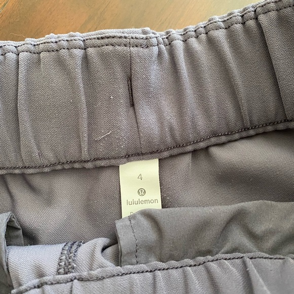 Lululemon grey high rise short size 4 - Picture 4 of 5